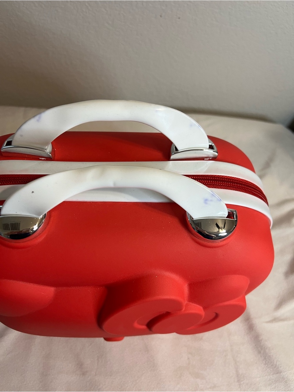 Hello Kitty Red Hard Shell Carry Case with White Handle - Picture 3 of 4